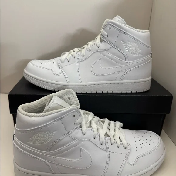 ? Jordan 1 Mid “Triple White” – Size 10M – Gently Used w/ OG Box Tenis Air Jordan 1 Mid  main image 2